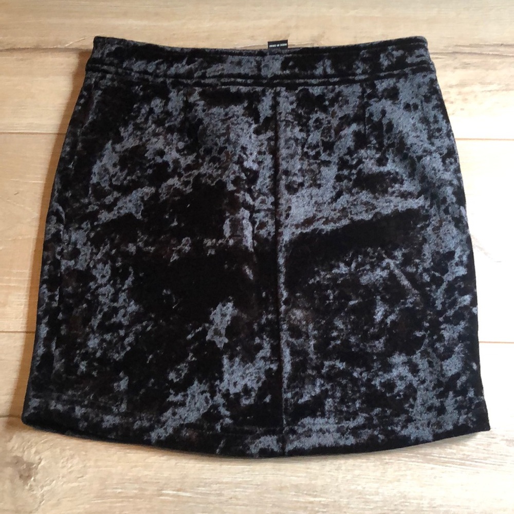 Velvet black skirt